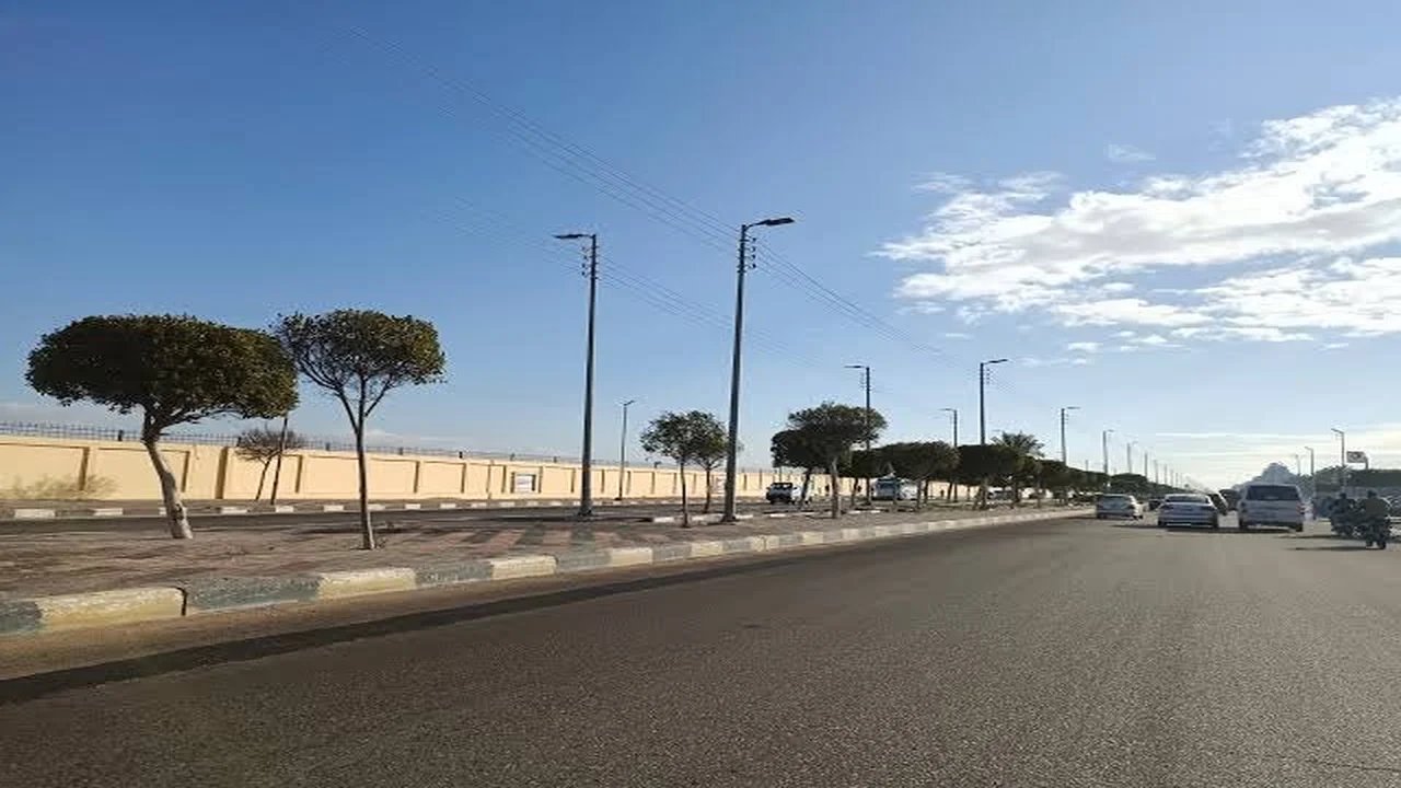 طقس معتدل في القاهرة مع انخفاض الحرارة ورياح نشطة اليوم